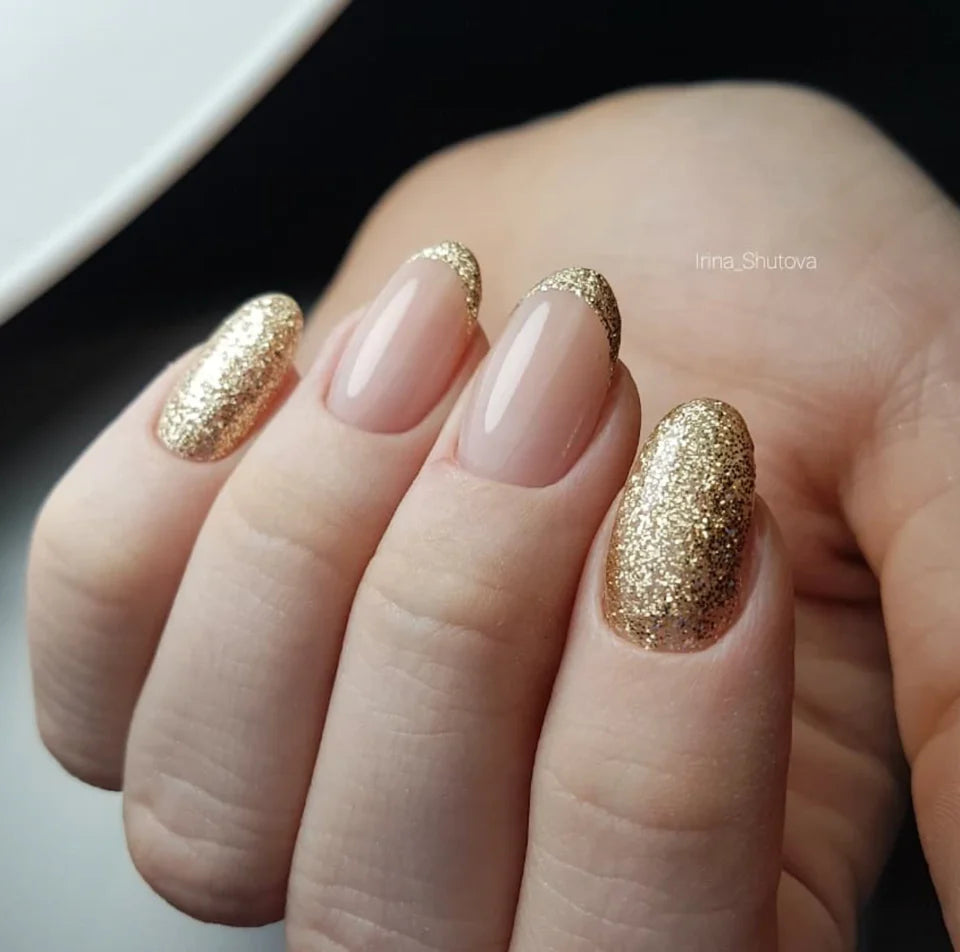 Luxio Luxio Soak-Off Gel Polish in Gold Glitter, 15ml bottle with shiny, sparkly gold gel polish for nails.