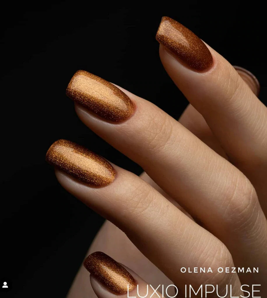 Luxio Luxio Soak-Off Gel Polish Impulse with shimmer, 15ml bottle, featuring a glossy, shimmering finish for nails.