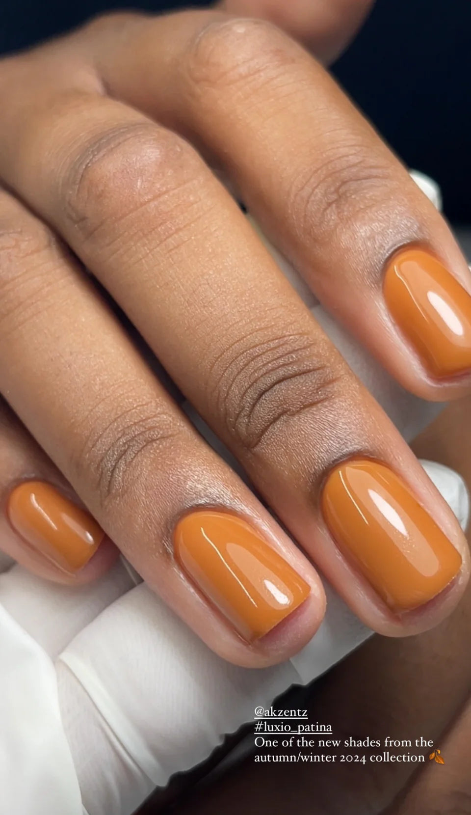 Luxio Soak-Off Gel Polish Patina 15ml bottle, vibrant green gel polish with a glossy finish, displayed on a neutral background.