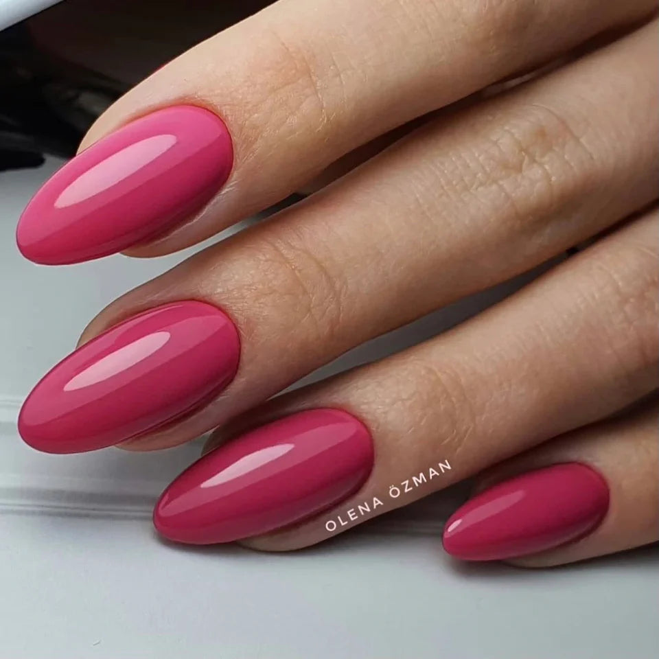 Luxio Soak-Off Gel Polish Pose 15ml bottle with black cap and clear label, displayed against a neutral background.