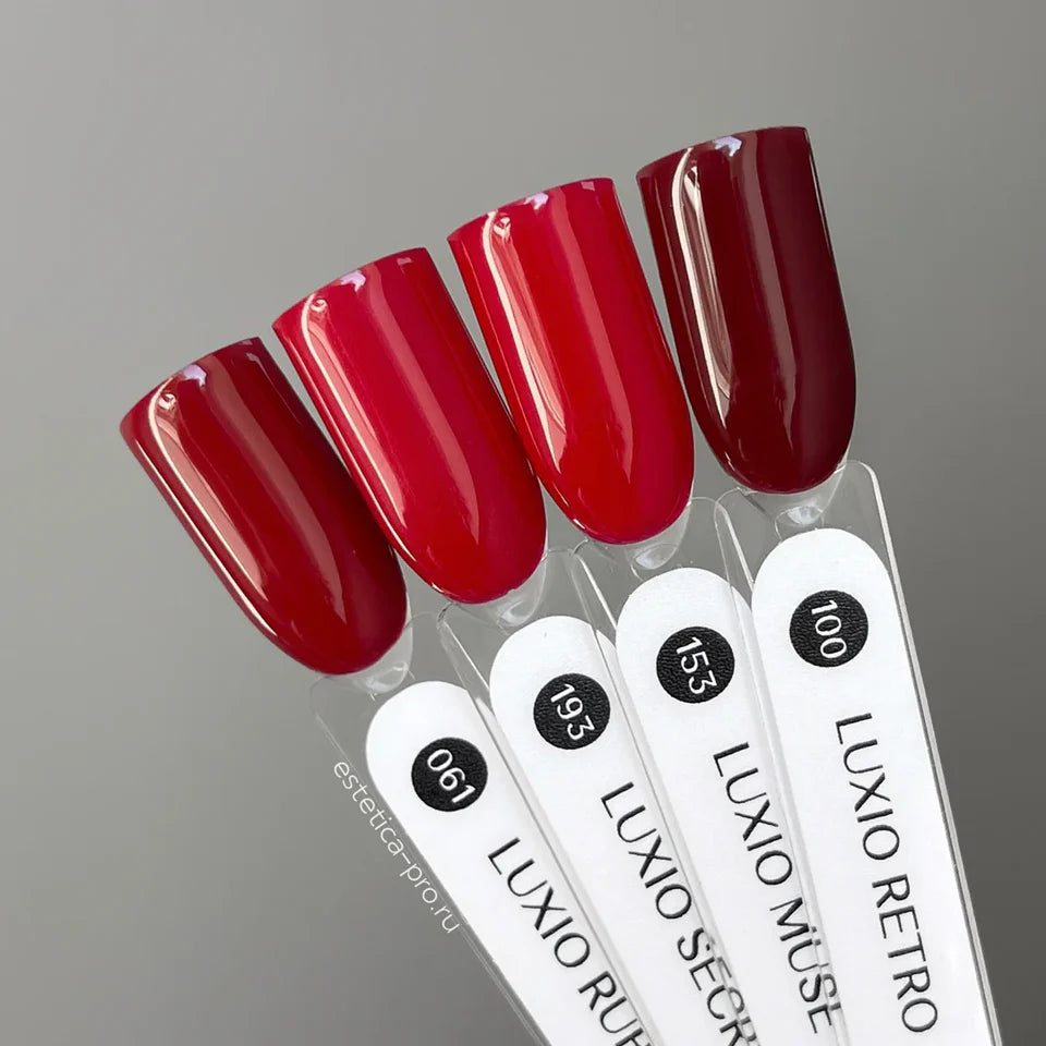 Luxio Soak-Off Gel Polish Retro 15ml bottle with black cap and clear glass, showcasing vibrant nail polish color.