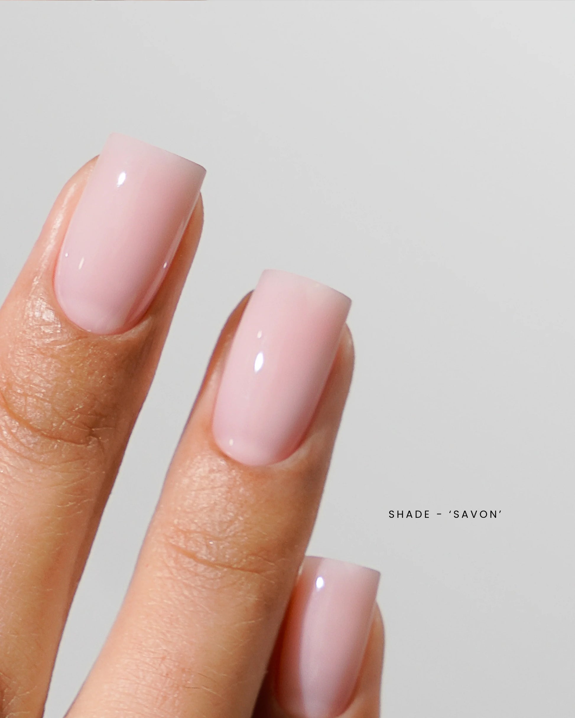 Luxio Soak-Off Gel Polish Savon 15ml bottle with clear label, showcasing the Luxio brand and product packaging.