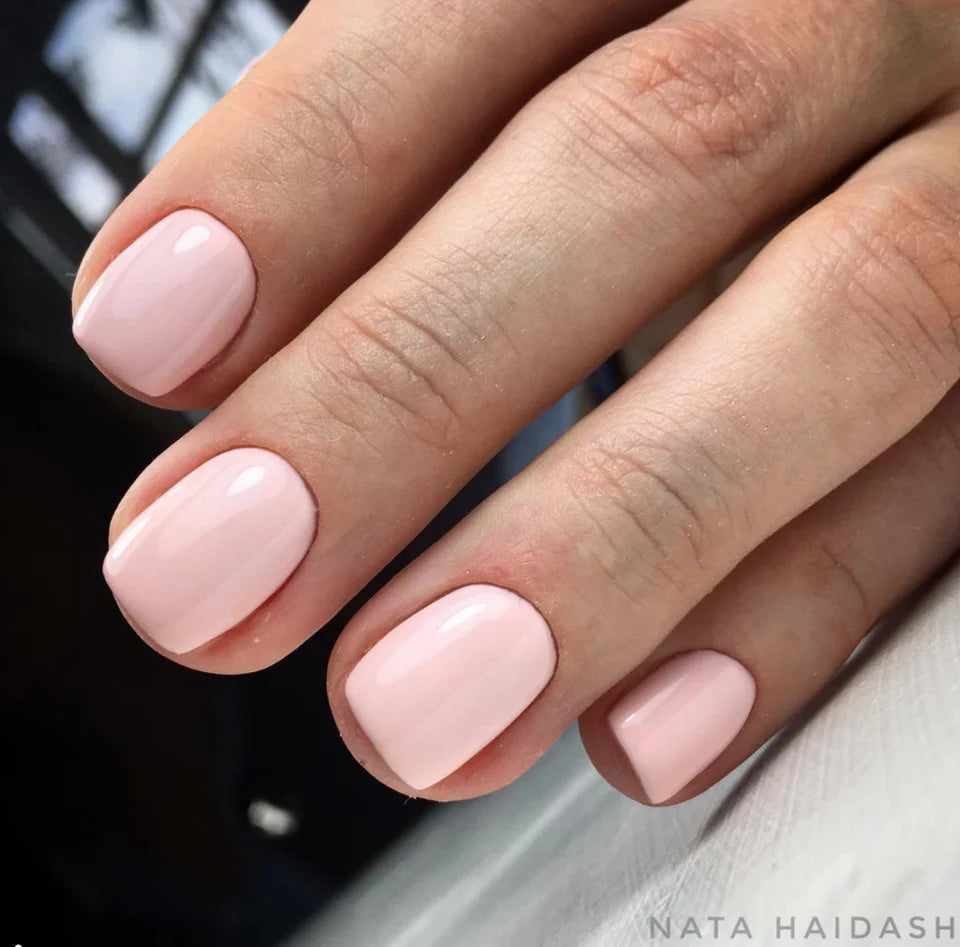 Luxio Soak-Off Gel Polish Serenity 15ml bottle with a smooth, elegant design for professional nail care and vibrant color.