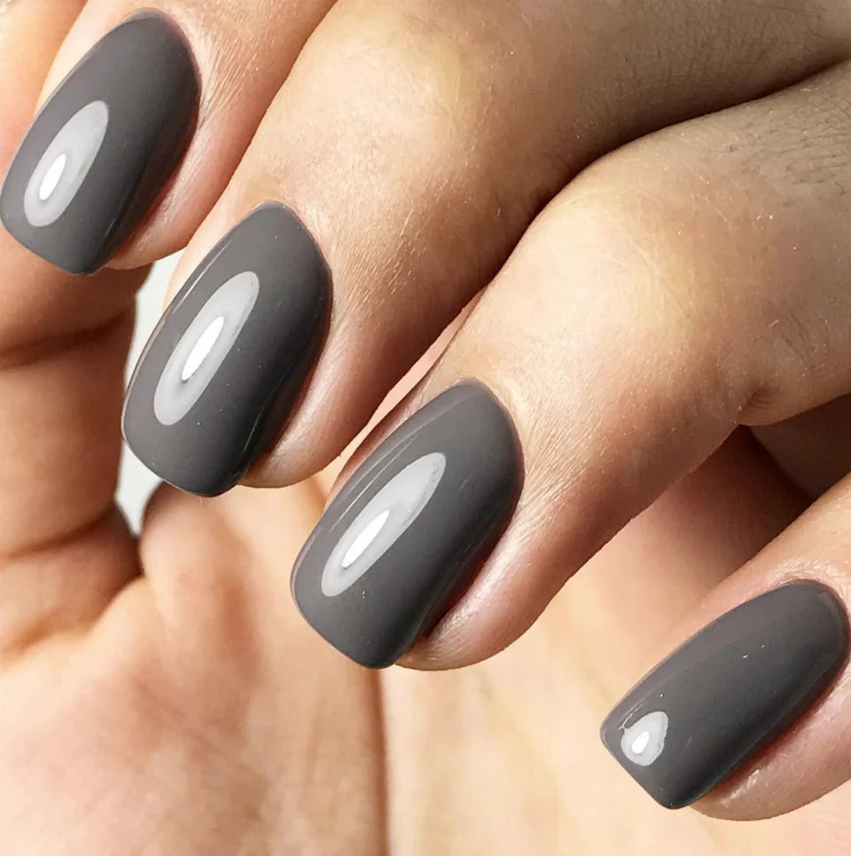 Luxio Soak-Off Gel Polish Sterling 15ml bottle with black lid and clear label, showcasing the elegant gel polish container.