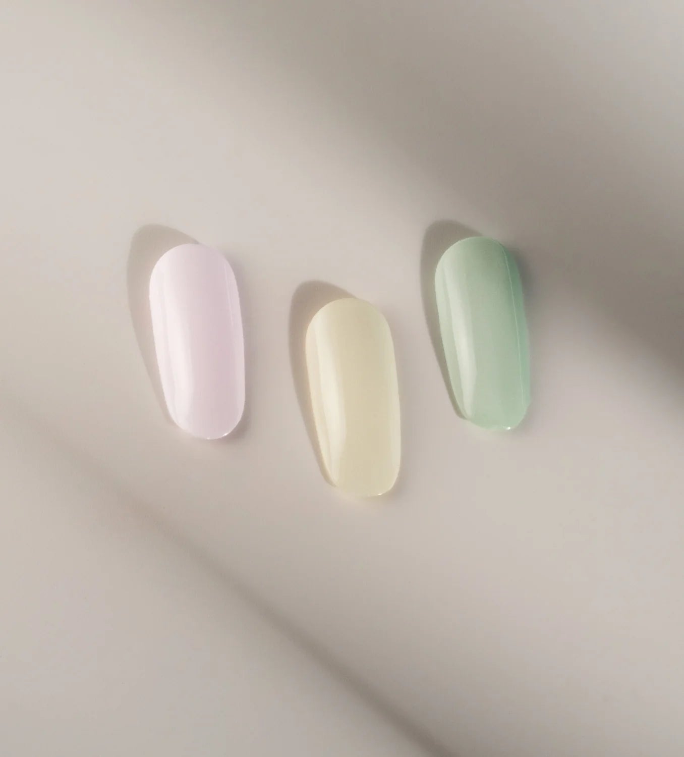 Luxio Luxio Soak-Off Gel Polish Sunny 15ml with light chip design and bright yellow color, perfect for vibrant manicures.