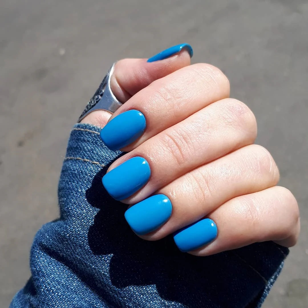 Luxio Luxio Soak-Off Gel Polish Tempting 15ml bottle with black cap and clear label, showcasing the gel polish product.