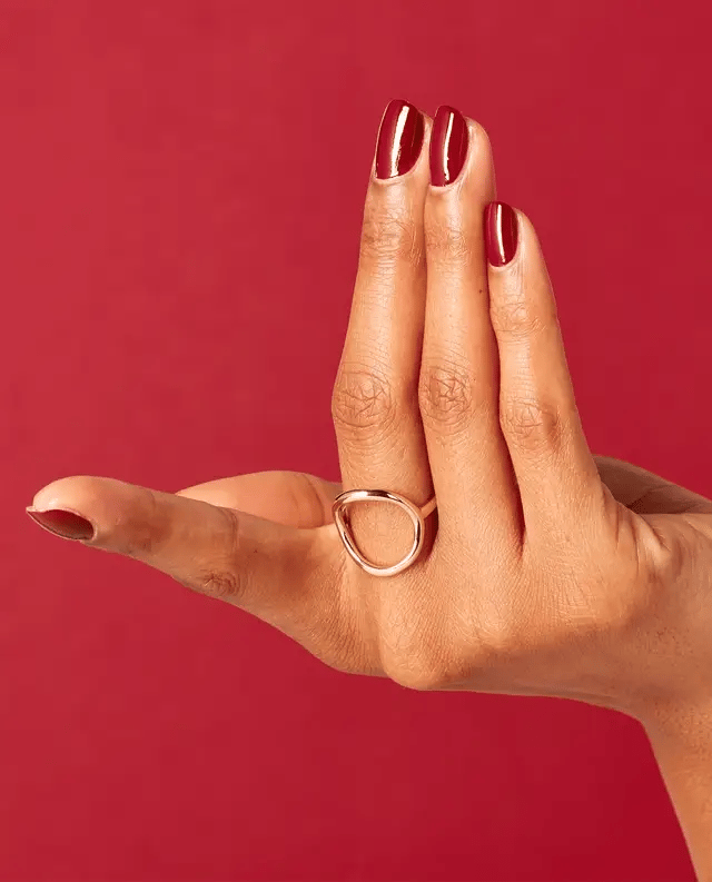 OPI Intelli GelColor Como Se Llama? gel nail polish in a vibrant shade, displayed on a nail with a smooth, glossy finish.