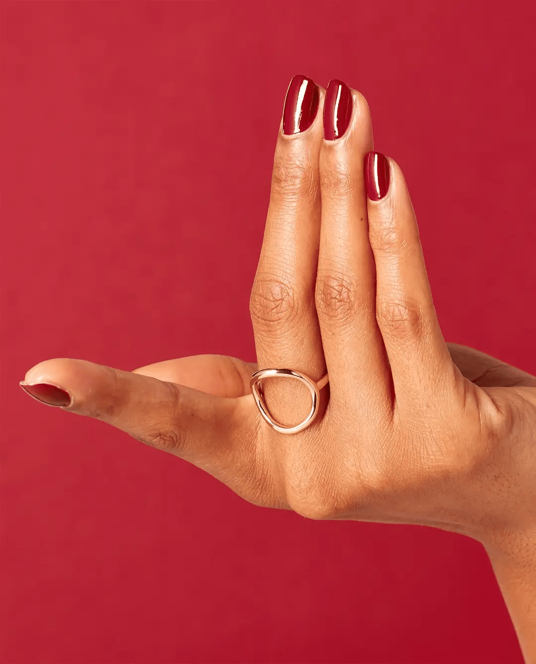 OPI Nail Polish in Como Se Llama? shade, showcasing vibrant, glossy nail color with the OPI branding visible.