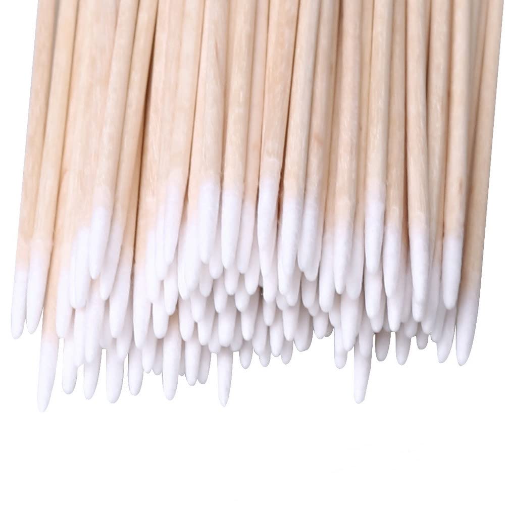 Set of 100 UNS Nail Art Wood Swab Cotton Sticks for detailed nail correction and precision nail art application.